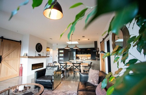 Twizel House | Black Stilt Retreat, STUNNING luxury property