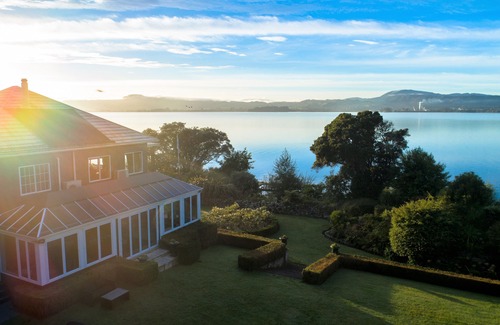 Kawaha Point Cabin | Black Swan Lakeside Boutique Hotel