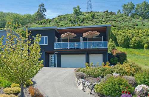 Stoke House | Black Vista