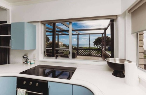 New Plymouth House | Blue Haven on Waterfront, New Plymouth