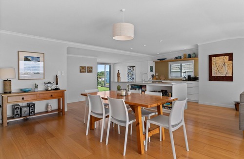 Mangawhai Heads House | Blue Skies Sunrise - Mangawhai Heads Holiday Home
