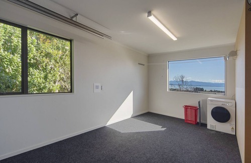 Tahunanui House | Blue Water Views