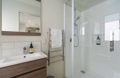 Tahunanui House | Blue Water Views