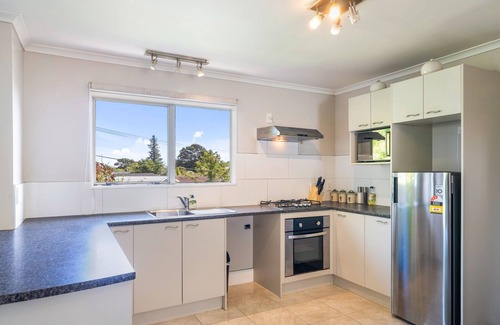 Paraparaumu House | Bold Beauty – Paraparaumu Upstairs Holiday Unit