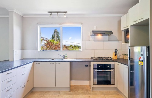 Paraparaumu House | Bold Beauty – Paraparaumu Upstairs Holiday Unit