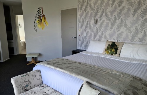 Te Anau Cabin | Boutique Bed and Breakfast on Five Rural Acres near Lake Te Anau, South Island