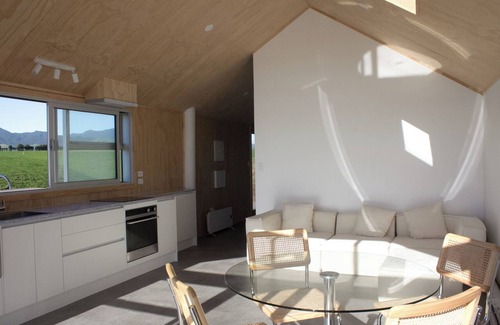 Pitone Cottage | Brand new private cottage. Only 5-min walk to beach