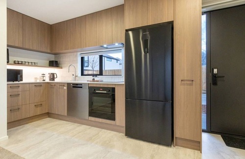 Linwood Villa | Brand New Townhouse Walk to CBD | Parking + EV