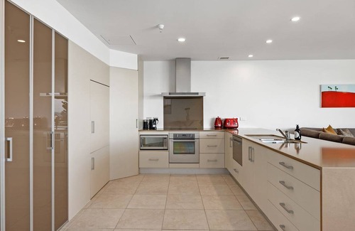 Mount Maunganui Apartment | Breakwater - Views, Pool, Sauna and Gym