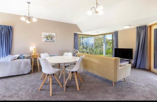 Acacia Bay Apartment | Breath Taking Views of Lake Taupo