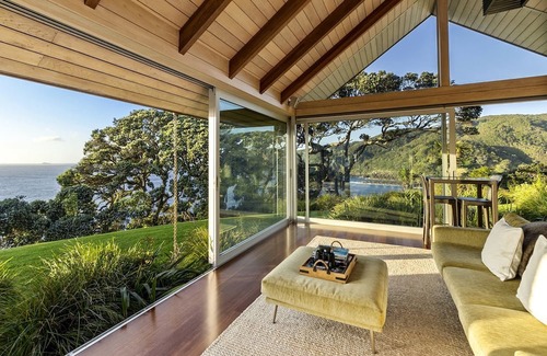 Taiharuru Cottage | Breathtaking Luxury Cottage for a Romantic Coastal Escape near Whangarei, North Island