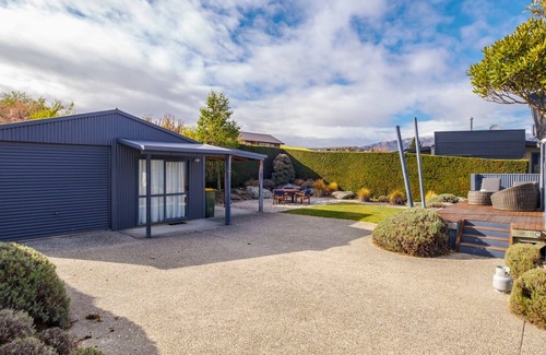 Wanaka Cottage | BREMNER BAY VIEWS - WANAKA UPSTAIRS HOLIDAY UNIT in Wanaka
