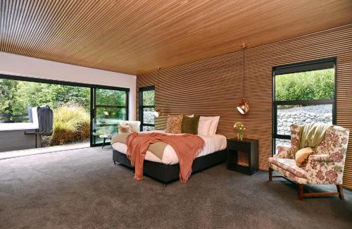 Heathcote Valley House | Bridle Path Retreat - Modern Private Luxury