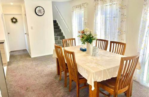 Sydenham Apartment | Bright and spacious townhouse CBD fringe CHCH