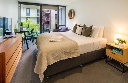 Christchurch City Centre Apartment | Bright CBD Twin Studio - Balcony & Parking