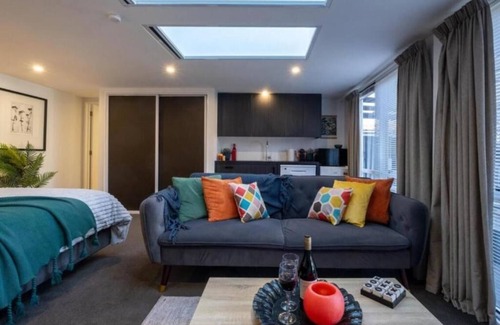 Christchurch Cottage | Bright Modern Guesthouse - Free Parking, Near CBD