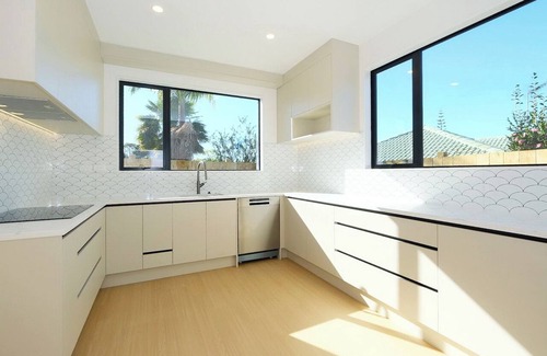 Howick House | Brilliant Howick New Build, Walk to Shops