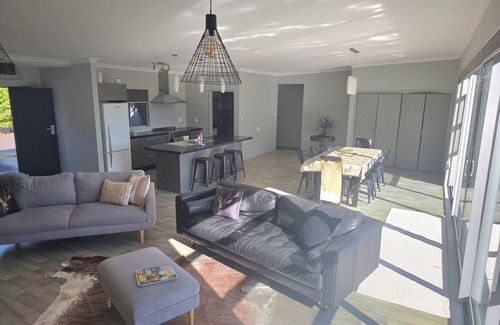 Rangitikei House | Bring the family,relax and unwind at the Sanctuary on the Hill