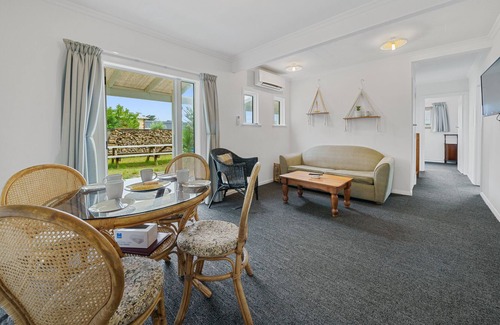 Himatangi Beach House | Bring the Whole Family - Himatangi Beach Holiday Home