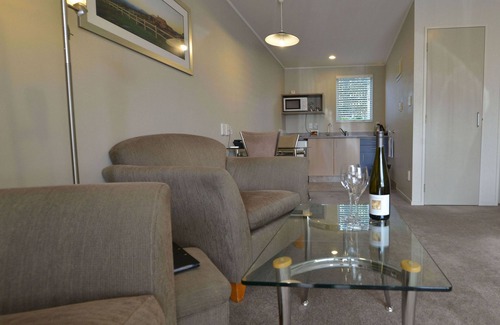 New Plymouth Hotel | Brougham Heights Motel
