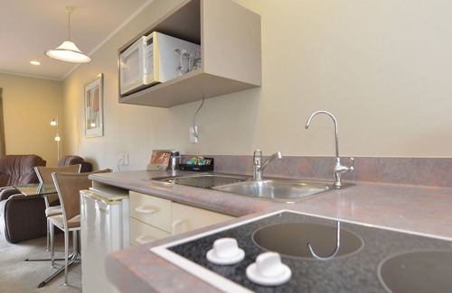 New Plymouth Hotel | Brougham Heights Motel