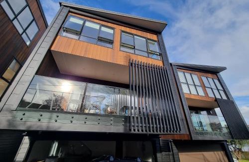 Greenlane - Ellerslie Bed & Breakfast | Brown Palace