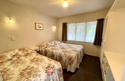 Browns Bay Hotel | Browns Bay Olive Tree - Pet Friendly Family Apartment