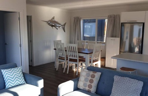 Waihi Beach House | Bubbles on Moet - Waihi Beach Holiday Home