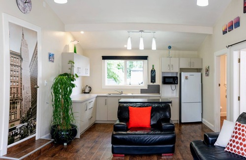 Palmerston North House | Built for Teams: Spacious Multi-Unit Stay with Secure Parking for 5