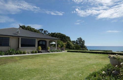 Pitone House | Bungalow Coastal Retreat and Terrace Studios
