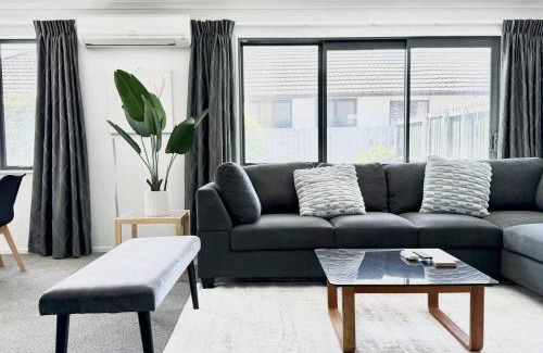 Burnside House | Burnside Four Bedroom Family Home with Garden and Parking