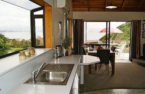 Tata Beach Cottage | Bush Henge - Tata Beach Holiday Home