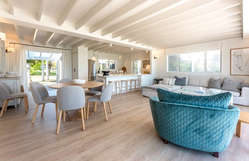 Surfdale House | By the Coast, Picnic Bay, Waiheke Island