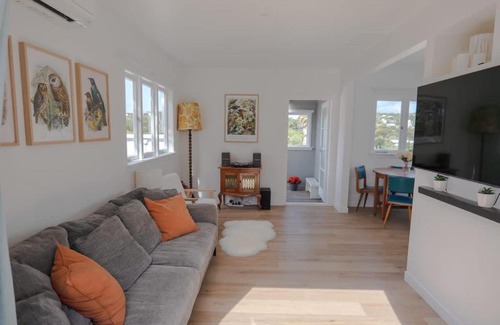 Oneroa House | Caesar's Cottage