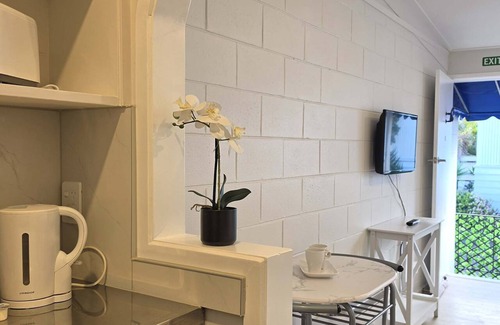 Epsom Apartment | Calm Studio in the Heart of Epsom Self Contained