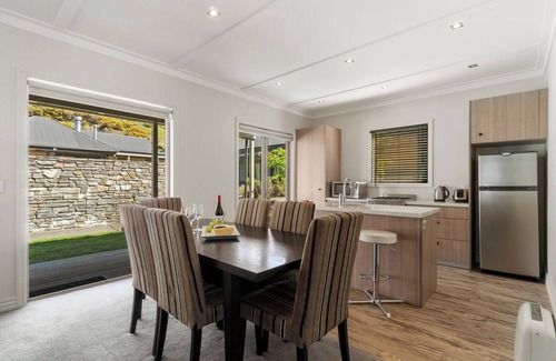 Cardrona Cottage | Cardrona Haven - Resort spa & swimming pool!