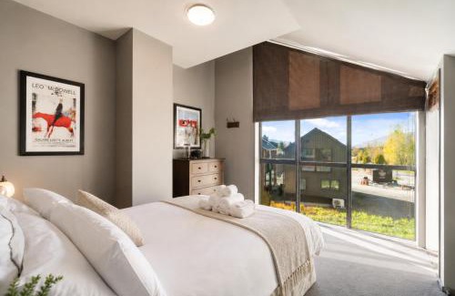 Cardrona House | Cardrona Sanctuary by Aotearoa Escapes