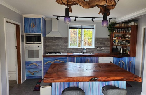 Pohara House | Castaway Cottage