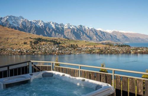 Queenstown Villa | Castle Cliff Lodge with Spa Pool and Sauna and Games Room and more
