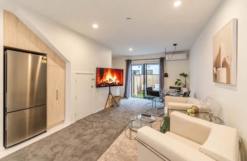 Christchurch City Centre House | CBD 2BR Retreat | Private Garden + BBQ