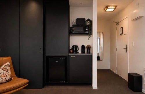 Christchurch City Centre Apartment | CBD Studio | Walk Te Pae & Stadium + Parking