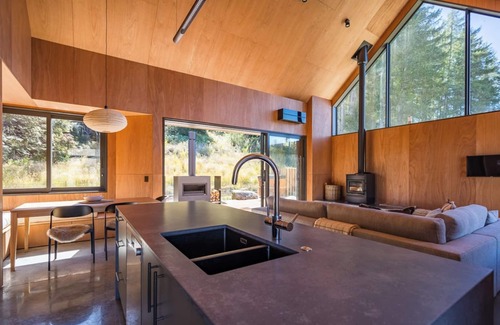 Castle Hill House | Cedarwood Retreat - Castle Hill Holiday Home