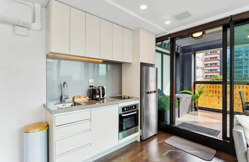 Auckland Central Business District Apartment | Central 2 BR apt - large balcony by Zodiak Stays
