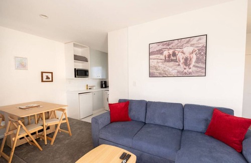 Christchurch City Centre Apartment | Central 2BR, Hagley Park Views, Free Parking