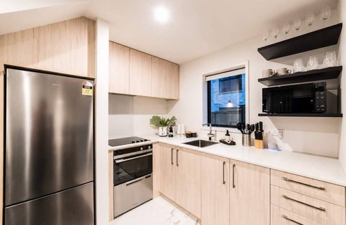 Christchurch City Centre House | Central 2BR Townhouse | Near CBD + Stadium