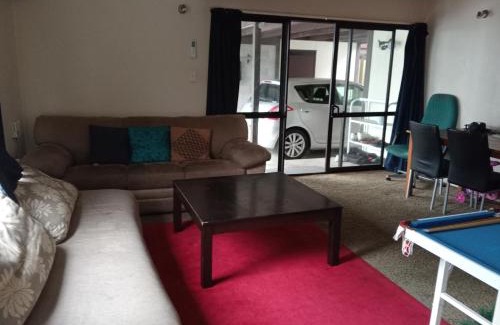 Tauranga South House | Central budget accomodation Tauranga