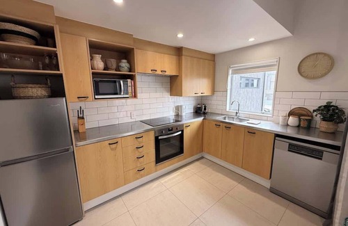 Christchurch City Centre Apartment | Central CBD | Walk to Stadium | Sleeps 4