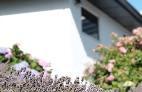 Queenstown City Centre Apartment | Central Intimate Mountain Lakeside Garden Retreat