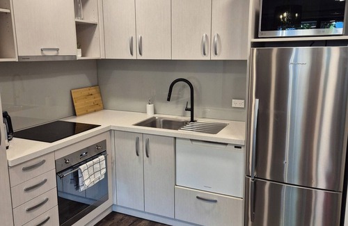 Christchurch City Centre Apartment | Central Modern Apartment with carpark