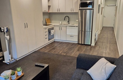 Christchurch City Centre Apartment | Central Modern Apartment with carpark
